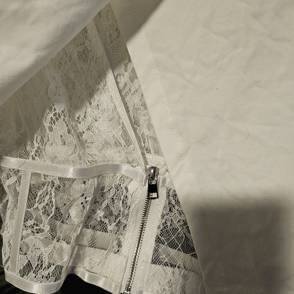 White blouse - Picture 3 of 7